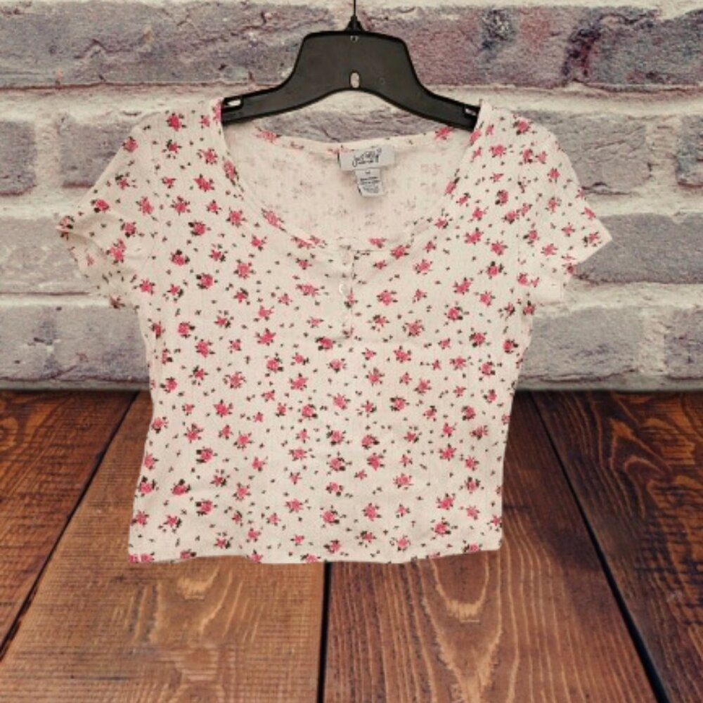 JUST POLLY FLOWER PRINT WOMEN SHORT SLEEVE CROP TOP - SIZE MEDIUM